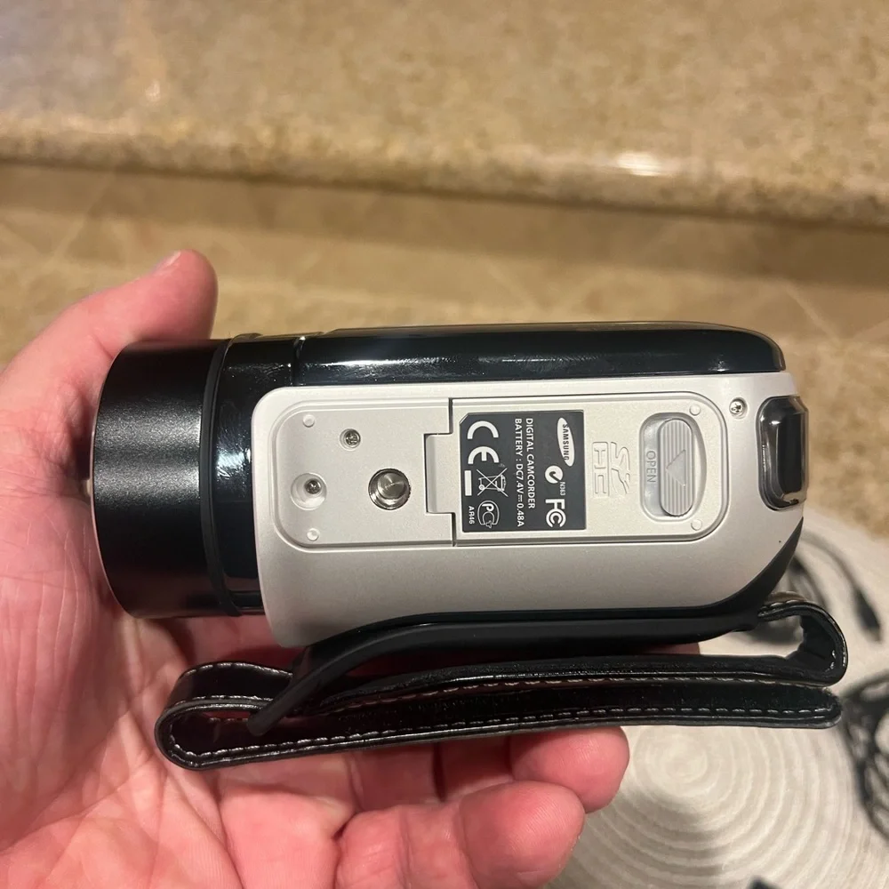 Samsung HMX-H105 Series High Definition Full 1080 HD Digital Camcorder